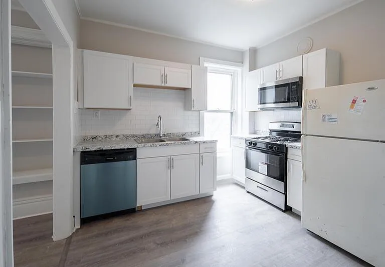 649 4th St #2 — Photo 3