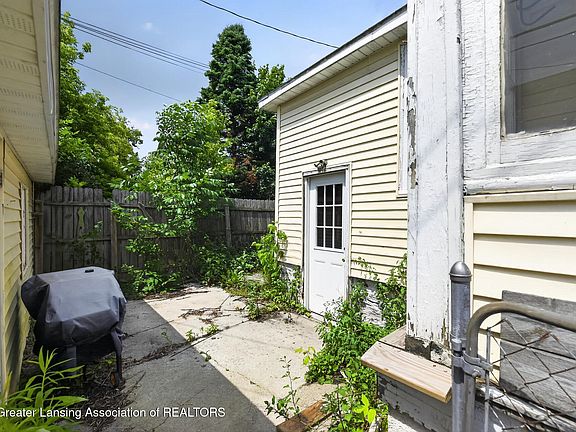 5th image of 513 Pine St