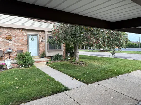 16880 Kingsbrooke Dr, Clinton Township, MI 48038