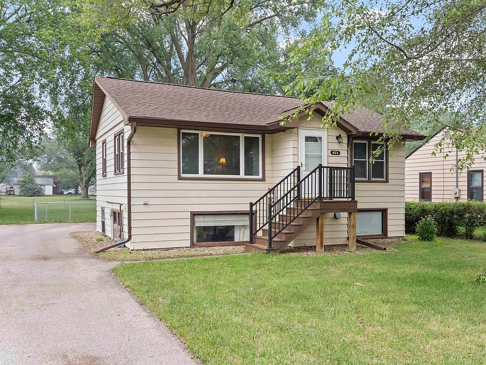 1st image of 923 Colleen Ave