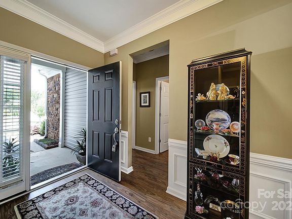 3rd image of 1029 Orchid Ln