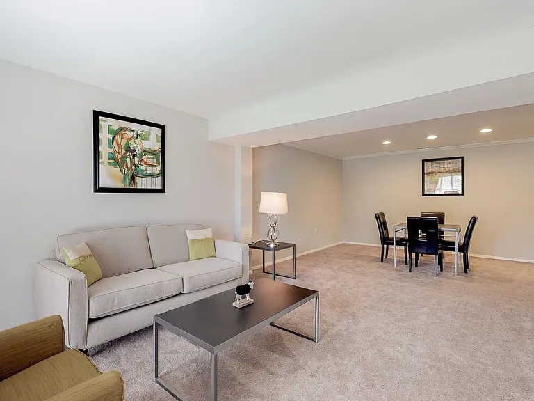 Mills Crossing Apartments and Townhomes — Photo 9