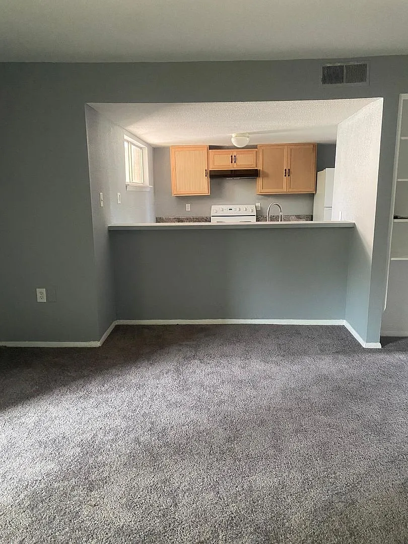 Large 2 Bed/2.5 Bath located on The Village Orlando — Photo 3