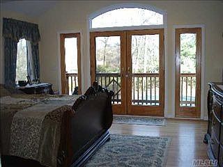1st image of 17 White Oak Dr
