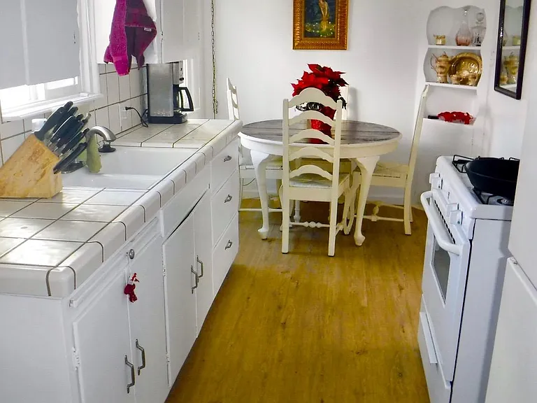 231 Placentia Ave — Photo 5