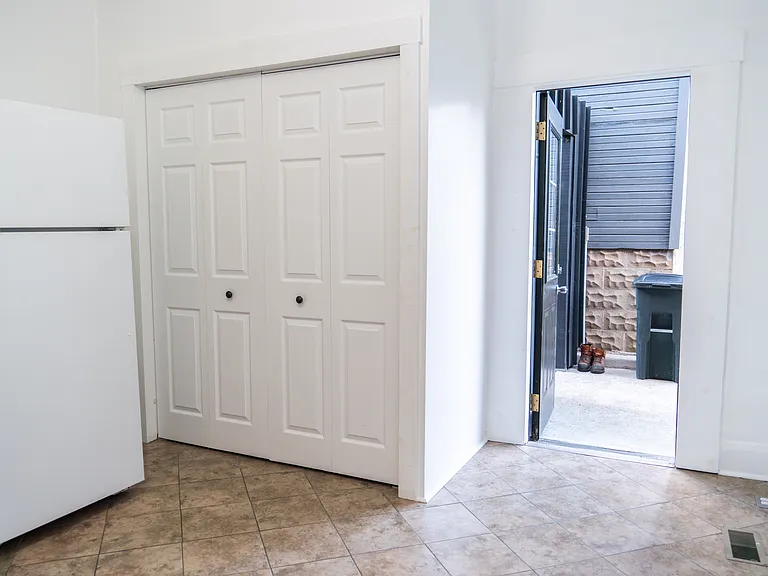 117 E Vine St — Photo 34