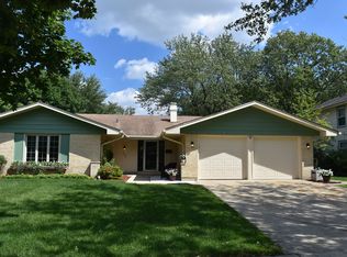 1433 Chartwell Rd, Schaumburg, IL 60195