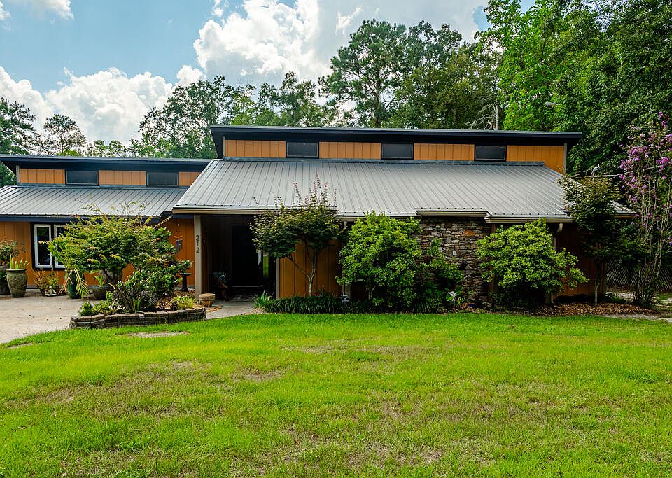 1st image of 212 Banach Ct