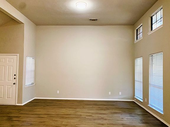 2nd image of 1377 Southridge Dr