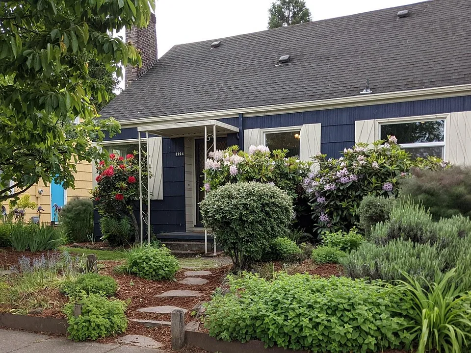 1924 NE Dekum St
