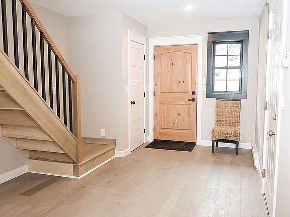 3rd image of 11 Mueller Rd