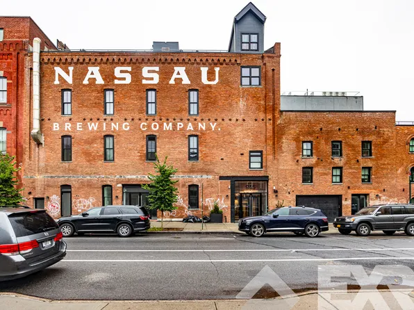 945 Bergen Street image 14 of 15