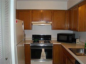 3rd image of 16B Foxberry Dr S