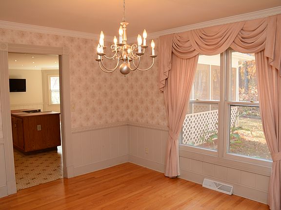 4th image of 216 Valley Oak Dr