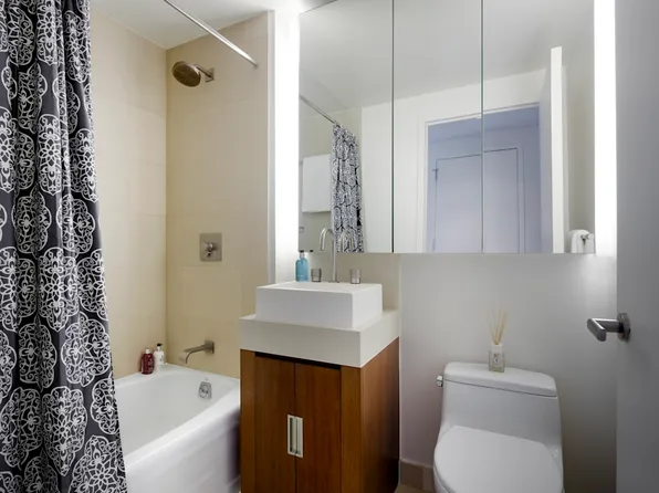 450 West 17th Street 401 image 3 of 20