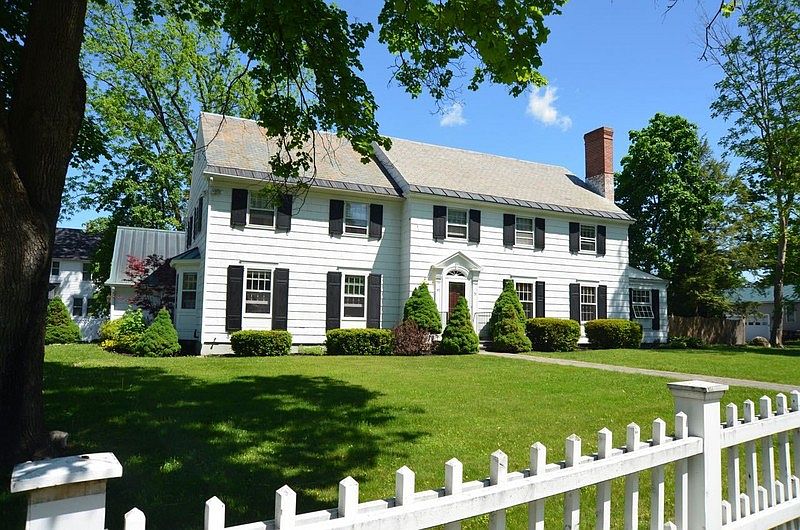 Fully Furnished Beautiful Colonial