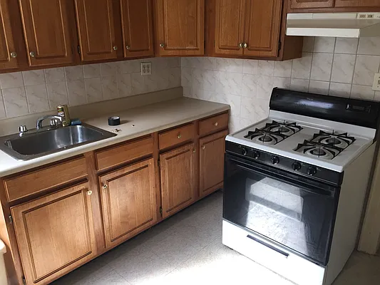 Rented by Metroline Realty | media 20