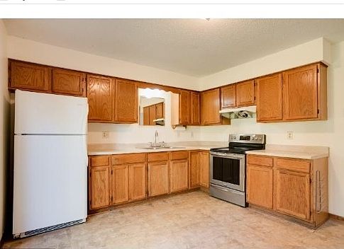 1st image of 403 Minnehaha Ave E