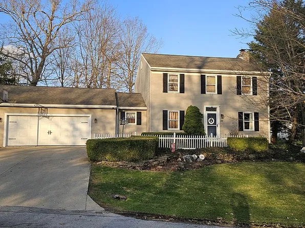 918 Neil Armstrong Dr, Wapakoneta, OH 45895