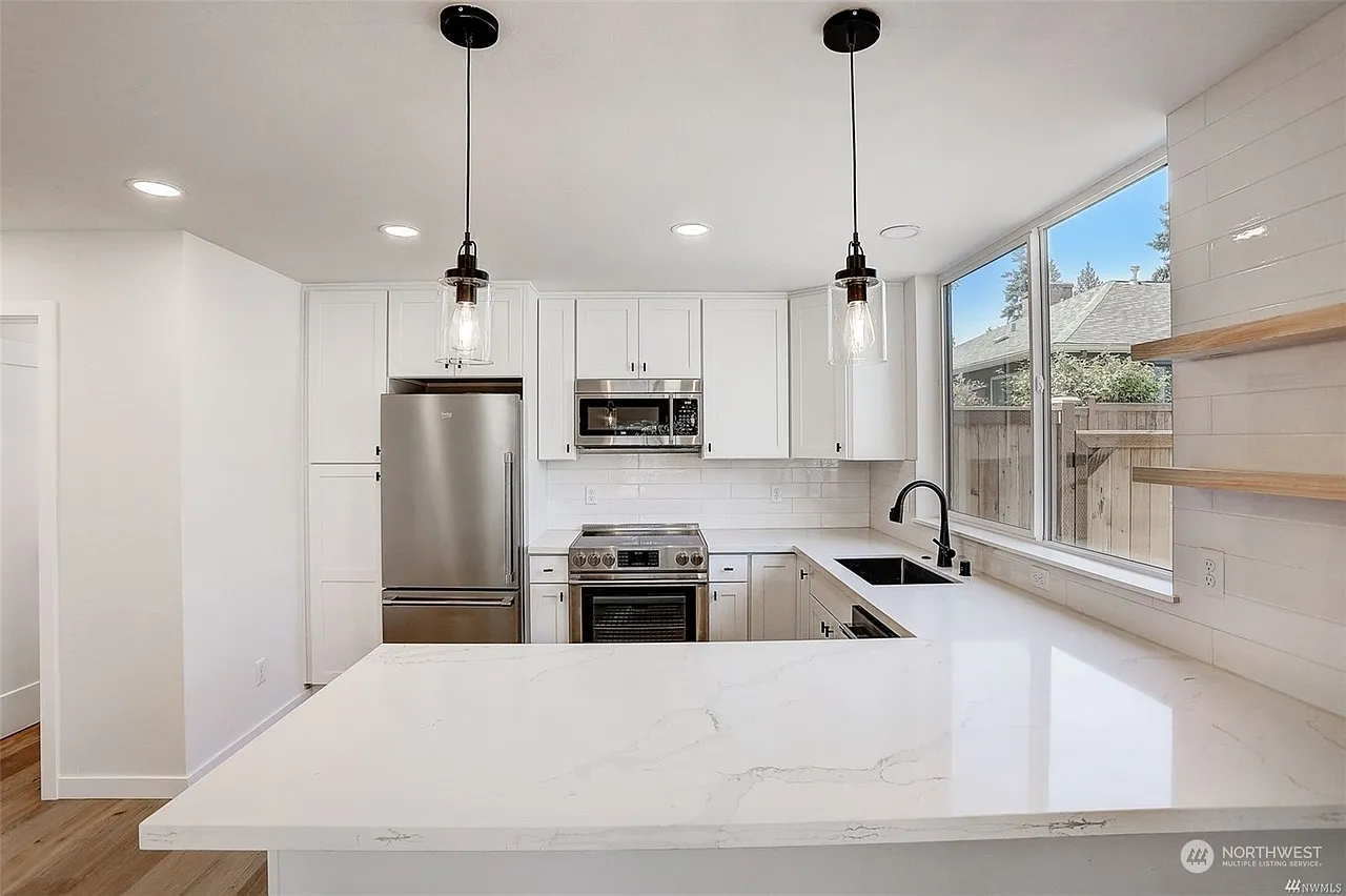 2 bed, 2.5 bath, 998 sqft, $3,700 — Photo 3