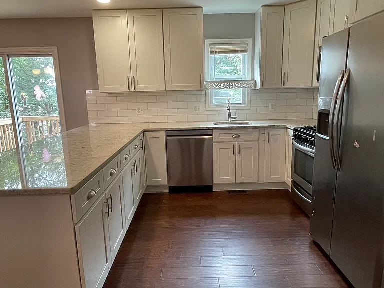 849 Berkshire Dr — Photo 4