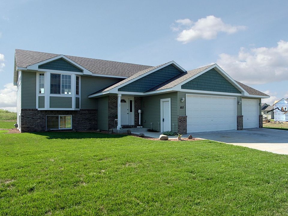 Beautiful brick and vinyl home featuring 5 bed/ 3 bath/ 3car garage.