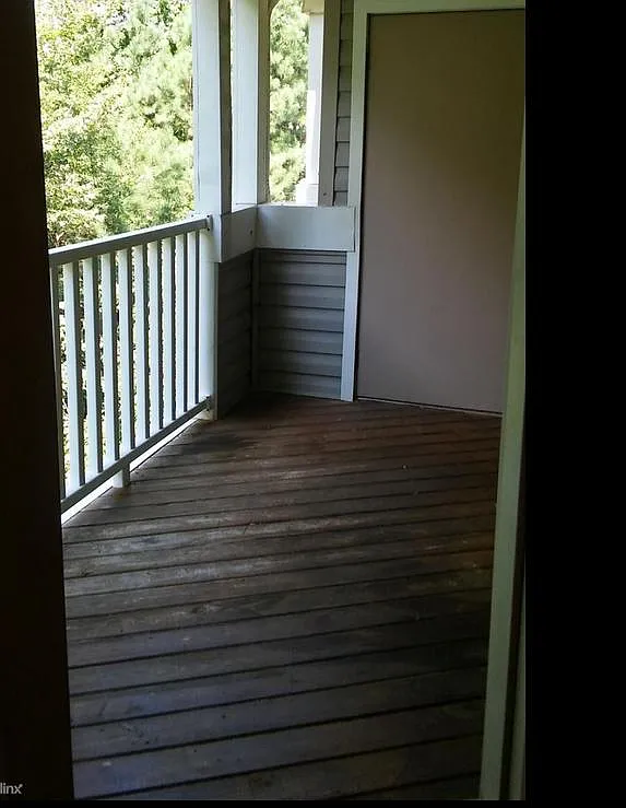 4 bed, 1219 sqft, $695 — Photo 1