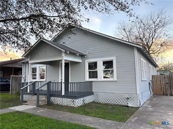 1316 N Olive St, Seguin, TX 78155