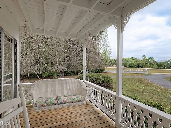 5th image of 165 Singing Hills Dr