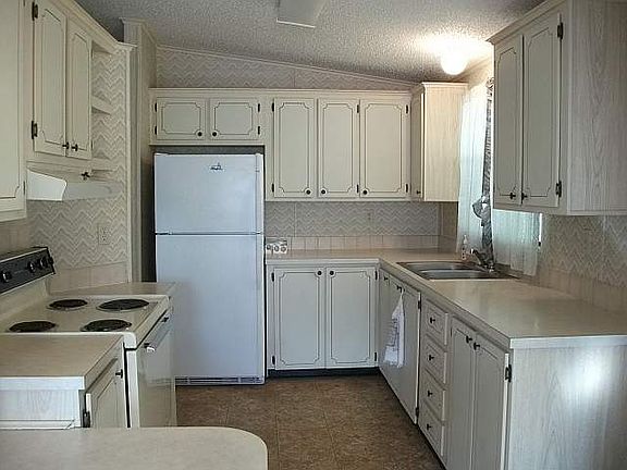 2nd image of 4805 Lakeland Harbor Cir