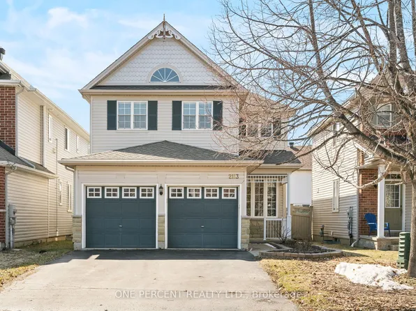 2113 Hallendale St, Ottawa, ON K4A 4S1