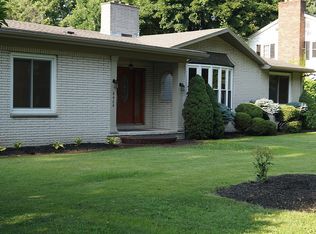 4464 Crestridge Dr, Hamburg, NY 14075