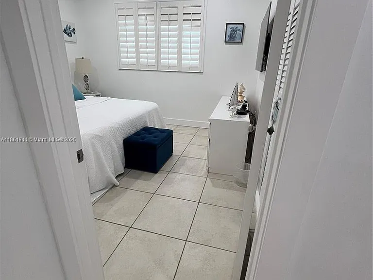 7760 Aviation Blvd — Photo 25
