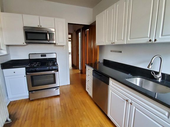 5th image of 2910 W Eastwood Ave #1