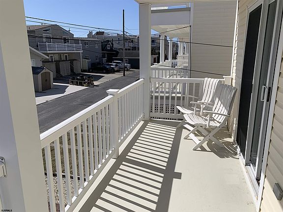 4th image of 3321 Asbury Ave APT 1