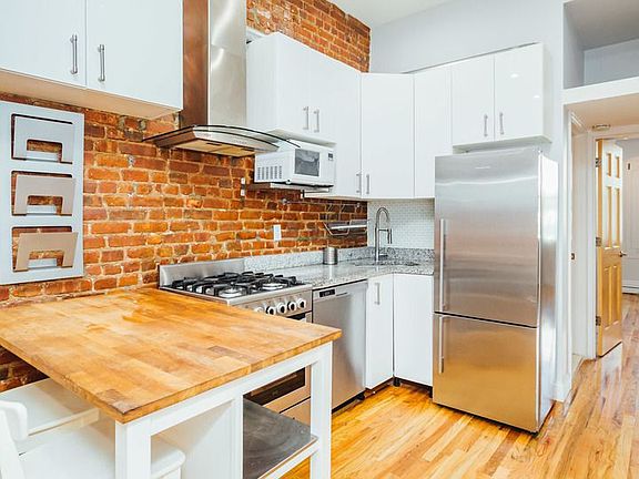 5th image of 245 Kingsland Ave APT 2R