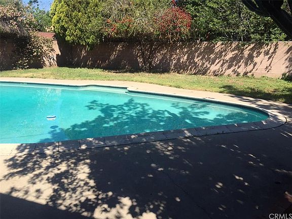 5th image of 2556 Etiwanda Ave