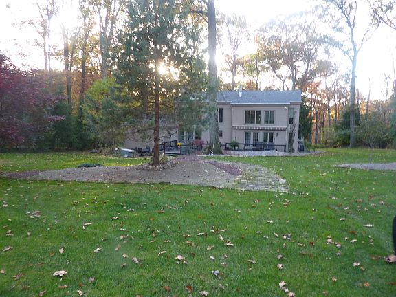 2nd image of 141 Lakeshore Dr