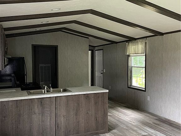 4th image of 339 Poole Cir