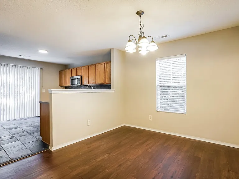 936 Mailwood Dr — Photo 6
