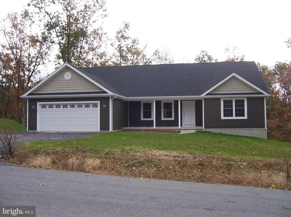 223 Fairview Oaks Ln, Berkeley Springs, WV 25411