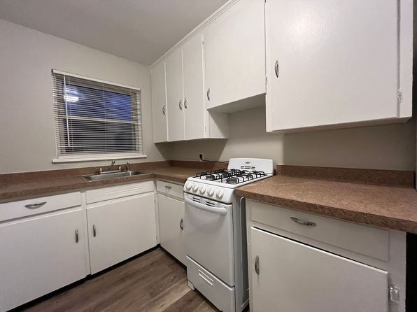 29 Bennington Dr APT C