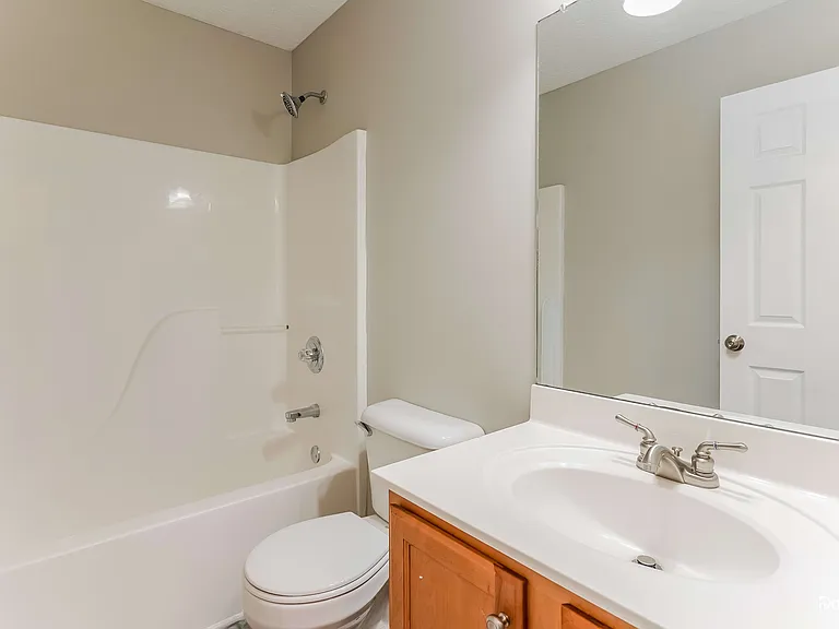 310 Reeves Ct — Photo 8