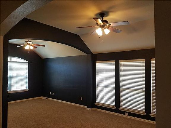 5th image of 824 Lake Worth Trl