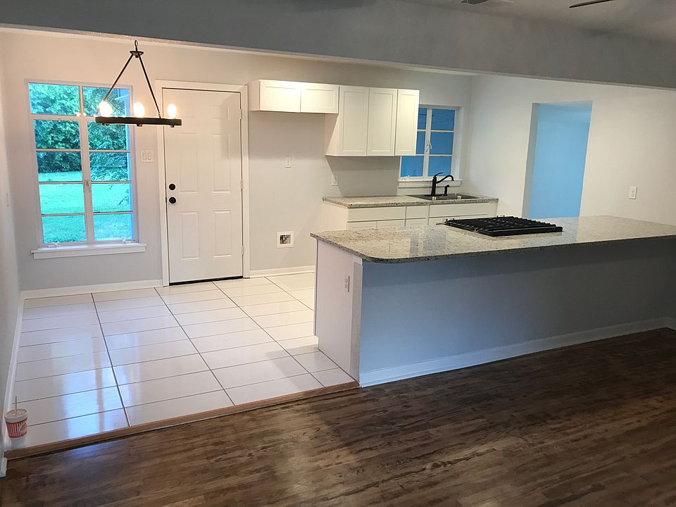1st image of 202 Grecian Dr