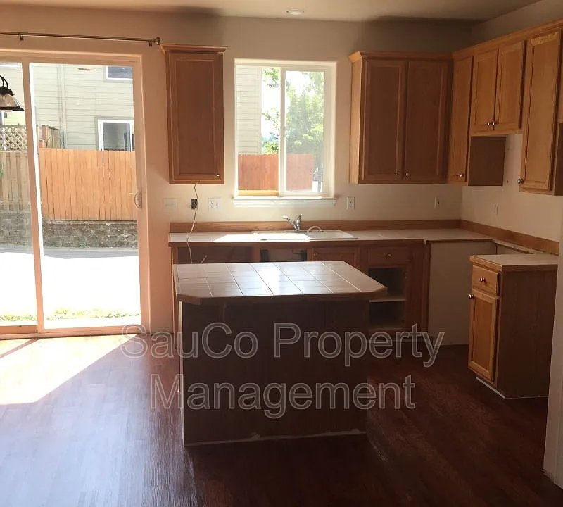5914 SE 16th Loop