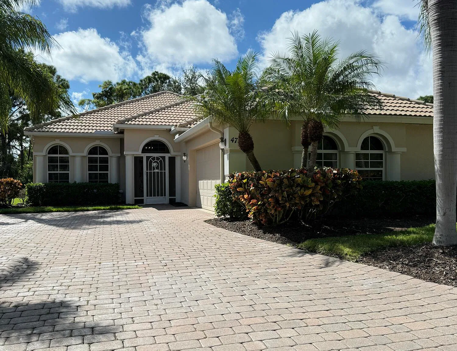 3 bed, 2.0 bath, 1943 sqft, $3,500 — Photo 1