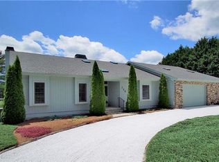 760 Crooked Creek Rd, Hendersonville, NC 28739