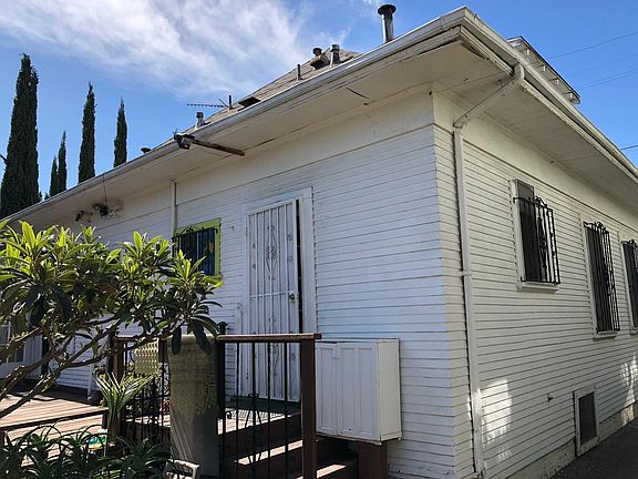 2nd image of 1621 W 12th St