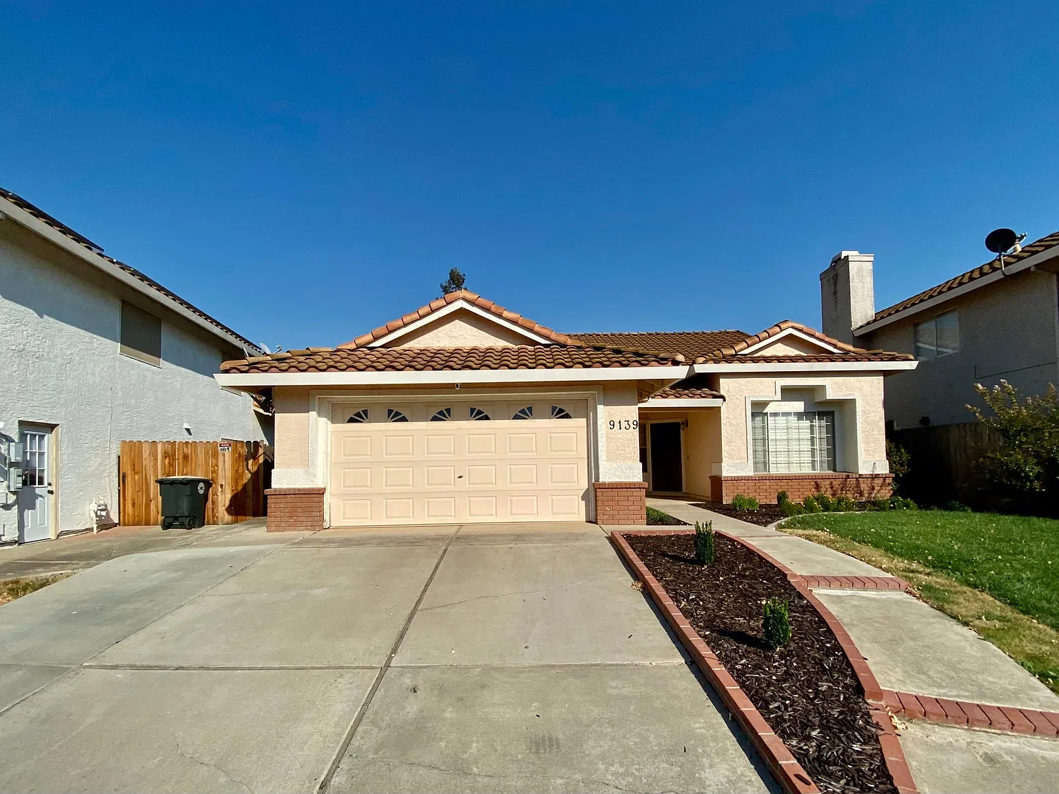 9139 Newport West Way photo 1
